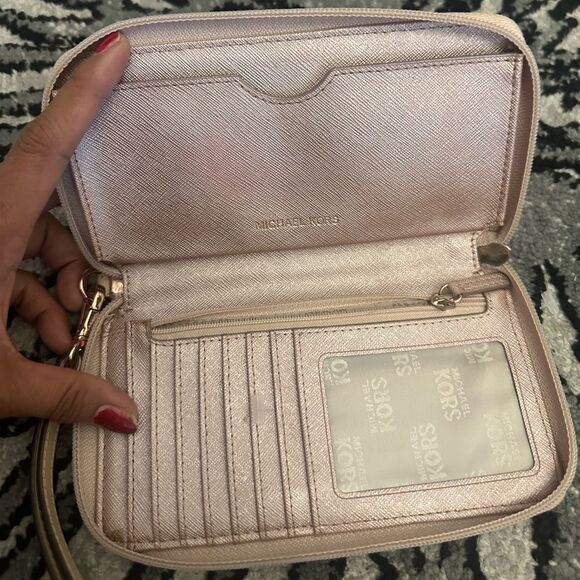 Michael Kors Rose Gold Logo Wallet/ Wristlet - Picture 8 of 11